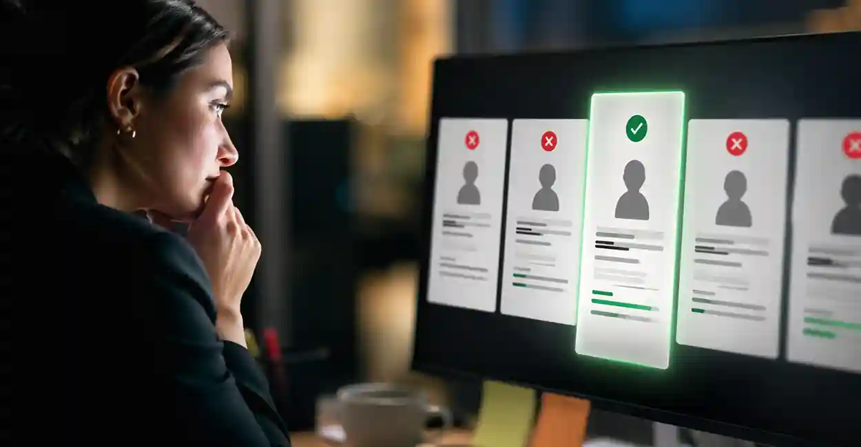 ATS: sistema de rastreamento de candidatos com análise de currículos na tela do computador