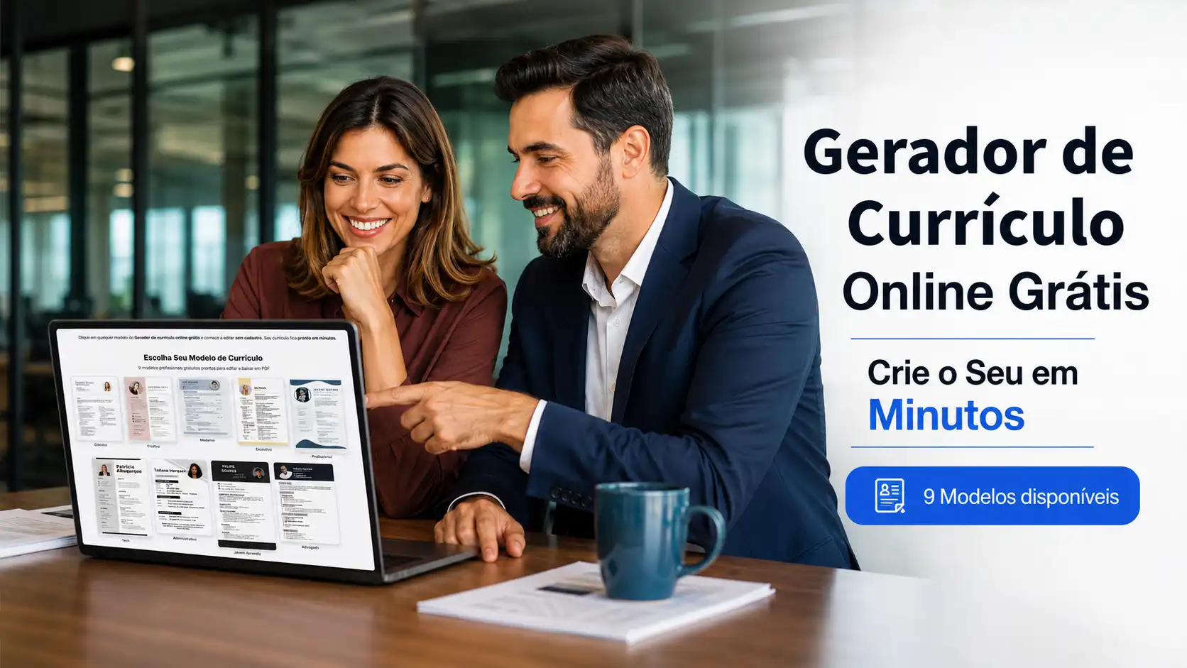 Profissionais criando currículo online em plataforma digital moderna